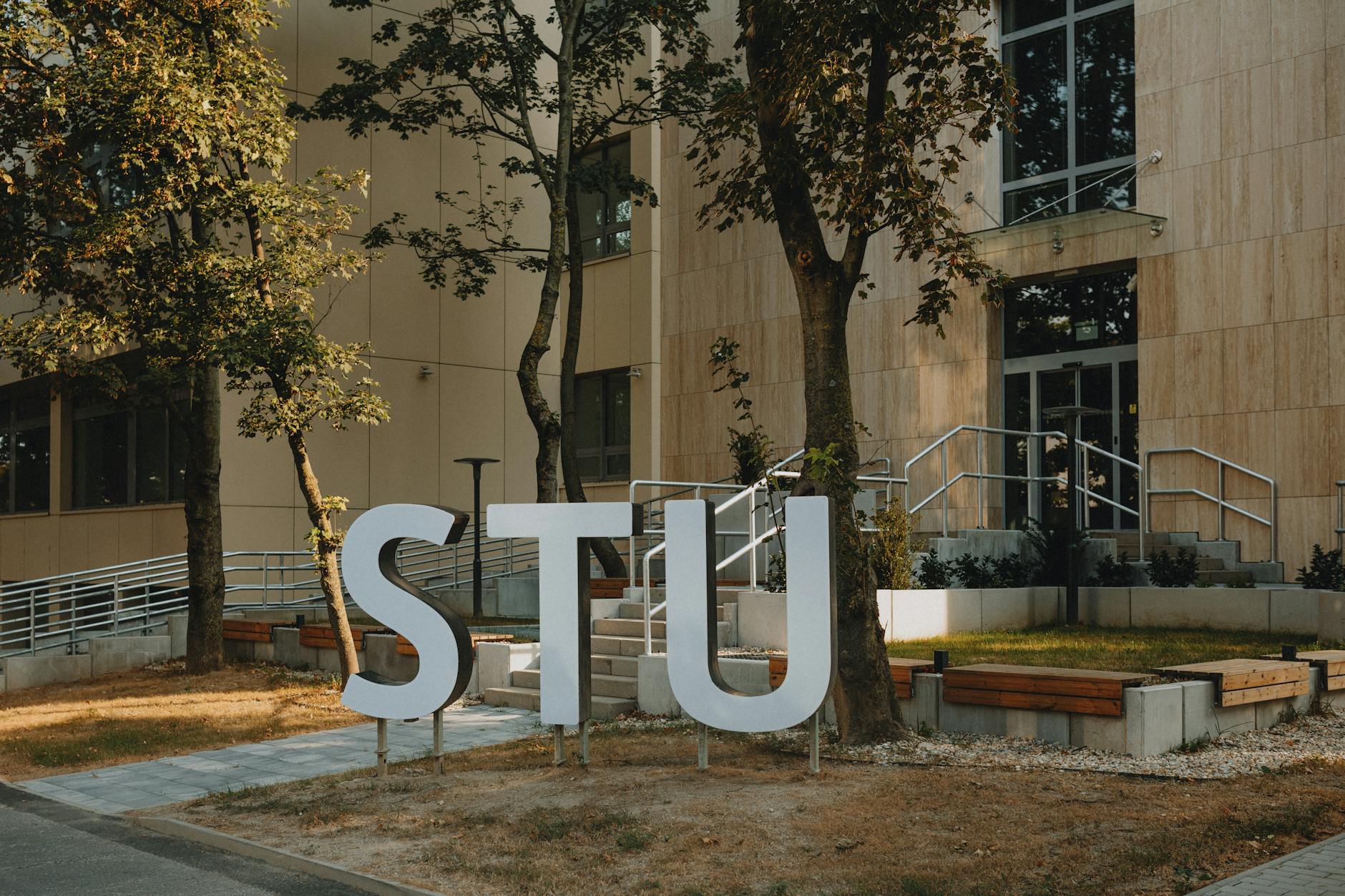 language-edu-pl 配图
