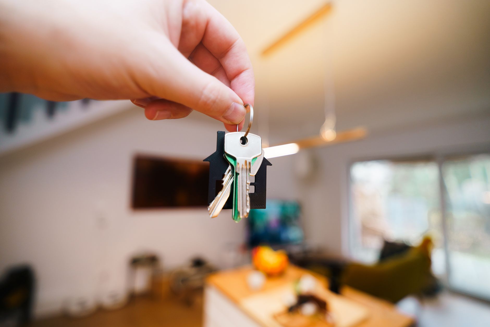 Finding a Landlord That Will Accept Universal Credit Without a Homeowner Guarantor