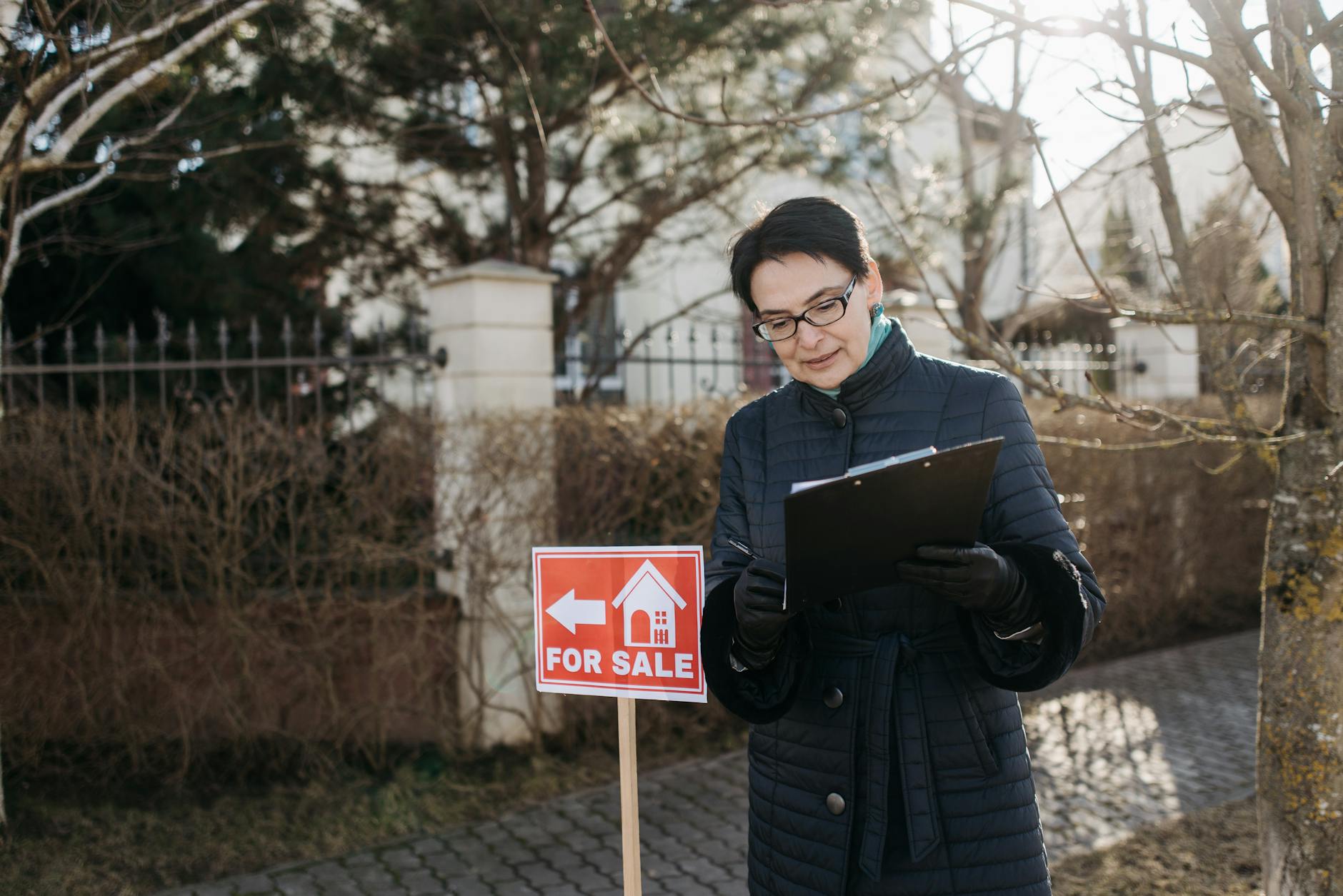 Foreign Buyer Sells Within 2 Years: CGT Withholding + Capital Loss