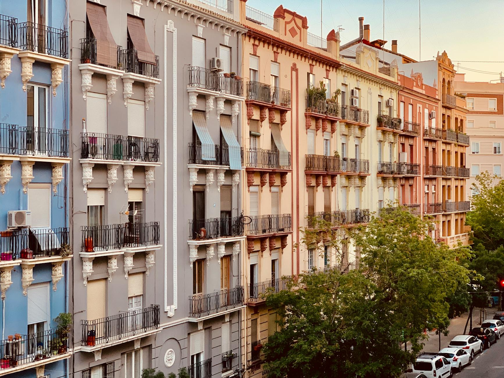 Reddit r/FirstTimeHomeBuyer: Did it! Whole Building! 120k @ 2.1% Valencia, Spain – A Deep Dive