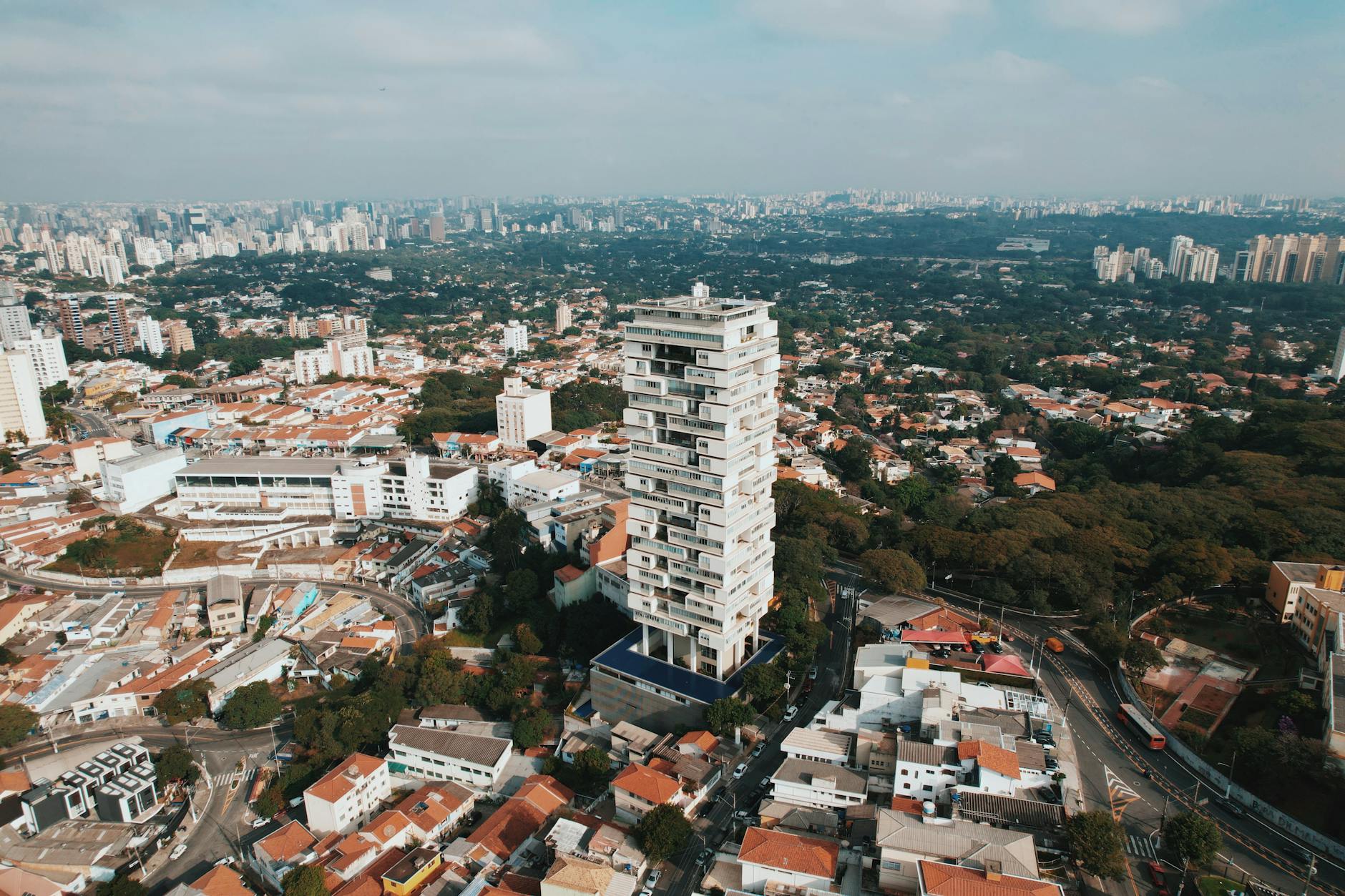 Arquiteto no exterior 2026: salário e mercado para brasileiros?