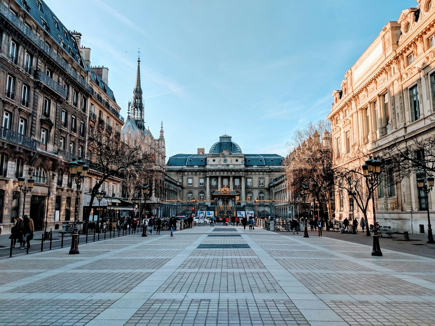 ¿Cuánto cuesta estudiar en Francia en 2026? Matrícula y vida