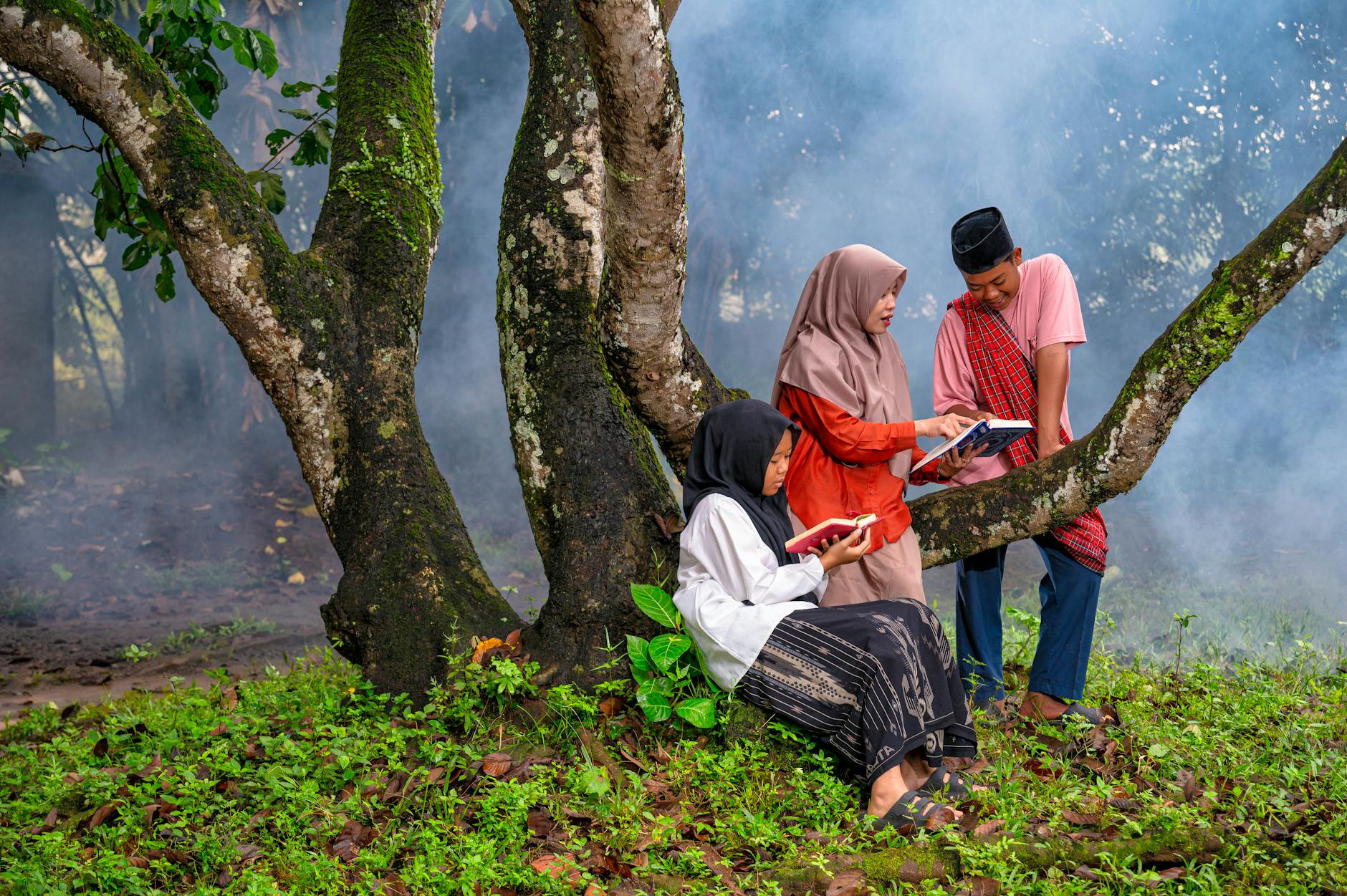 ¿Vale la pena estudiar en Indonesia en 2026? Costos y becas