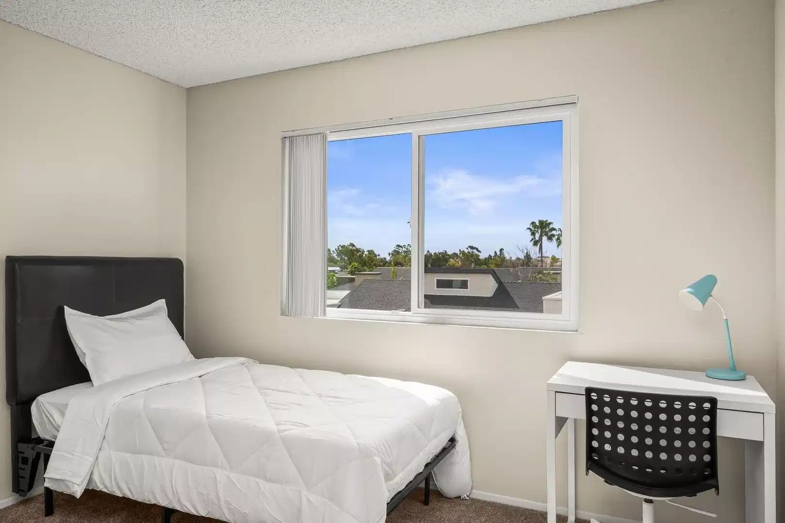 3899 Nobel Drive — student accommodation in San Diego, United States