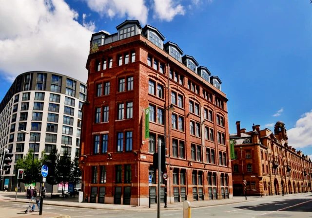 iQ Hollingworth House — student accommodation in Manchester, United Kingdom